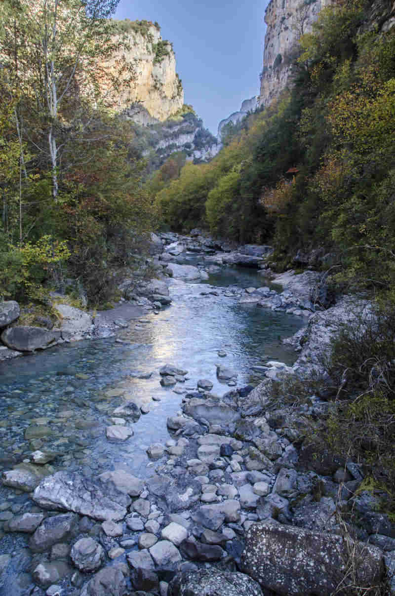 Huesca - parque nacional de Ordesa y Monte Perdido - valle de Añisclo 23 - cañon de Añisclo - desfiladero de las Cambras - rio Bellós.jpg